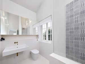 Ensuite Shower Room- click for photo gallery